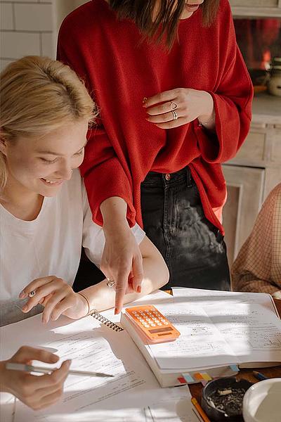 Studierende sprechen über ihre Lernunterlagen